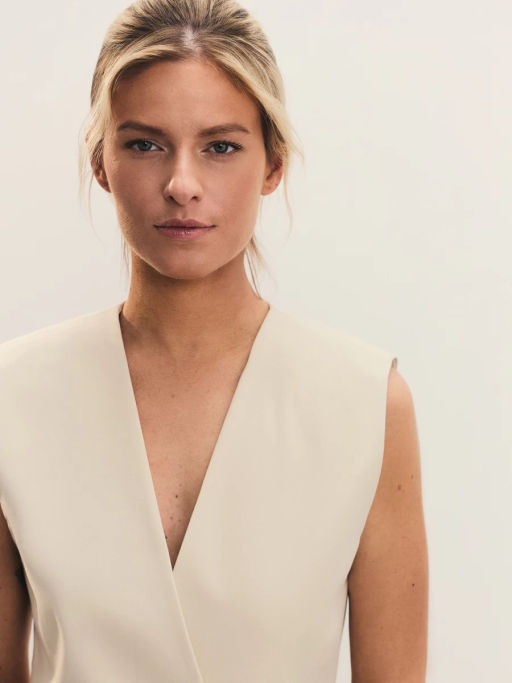 Жилет из тенселя и хлопка с декоративной пуговицей / Zarina  фото 6