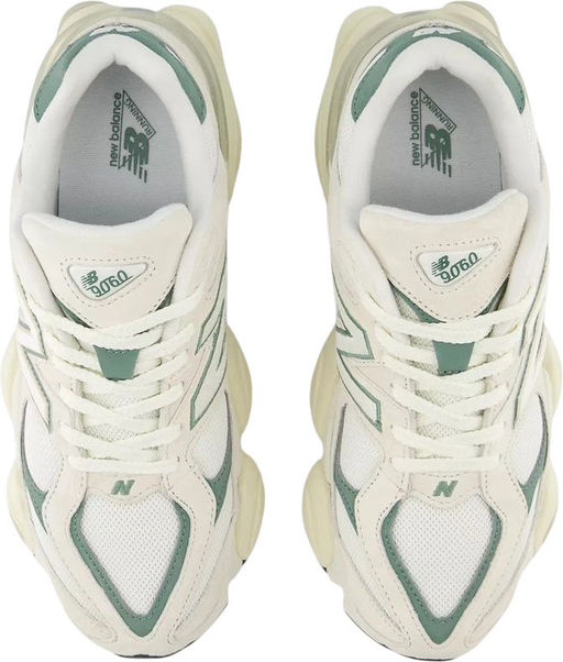 Кроссовки взрослые