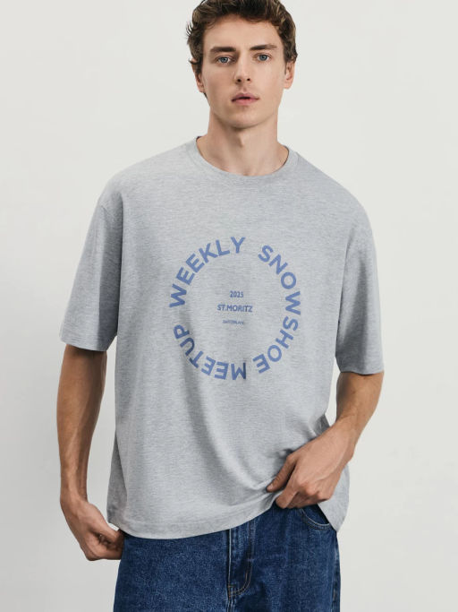 Футболка relax fit с принтом на груди / Zarina