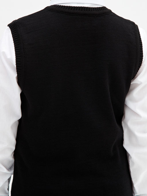 Черный вязаный жилет для мальчика