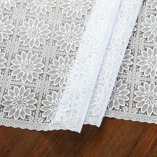 Скатерть ПВХ "Гербера" 137х110см, длина стола до 90см, на 4 персоны, "LACE" фактурная, на пленке, белый, упак. "классическая" п/э 28х41см т.м. "Домашняя Мода" (Китай)