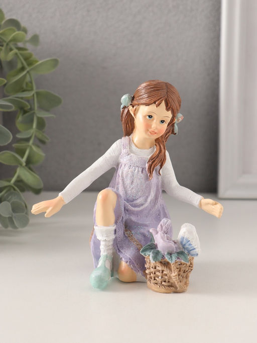 Фигурка полистоун «Девочка в сиреневом сарафане с корзинкой цветов», 11×6.5×12 см