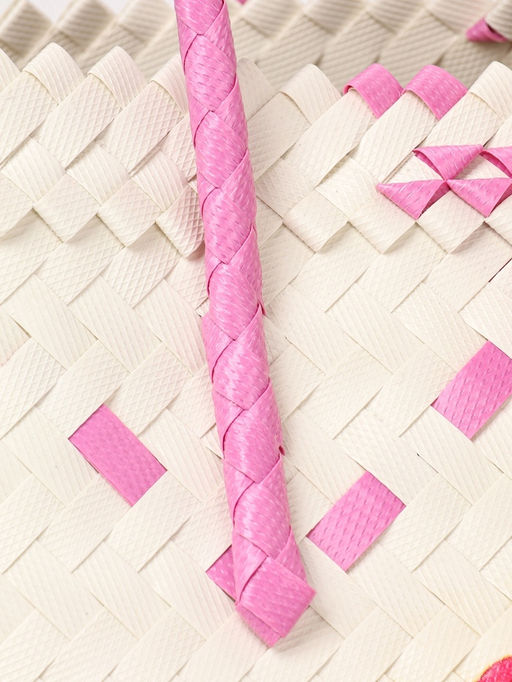 Сумка плетёная на застёжке «Девочка с букетом», 40×10×55 см, пластик, бело-розовая