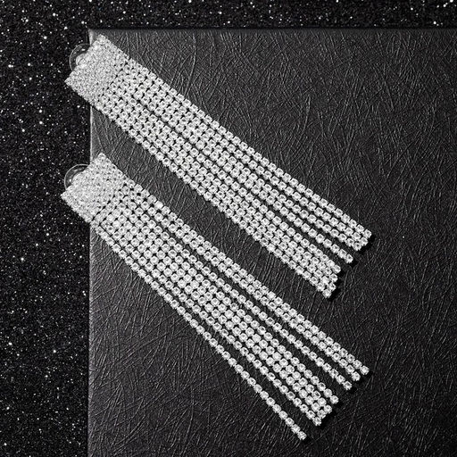 Серьги висячие со стразами Водопад квадрат, белые в серебре, 9.5 см