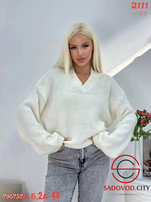 мягкая и удобная кофта с вырезом