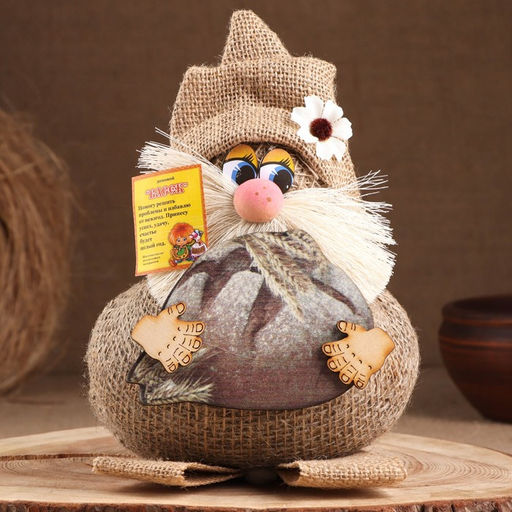 Фигурка-оберег «Домовой. Васек на мешковине, с караваем», 24×18×18 см