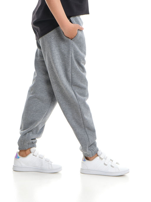 Брюки спортивные с эмблемой 22-7611 светло-серый меланж - Mini maxi фото 26