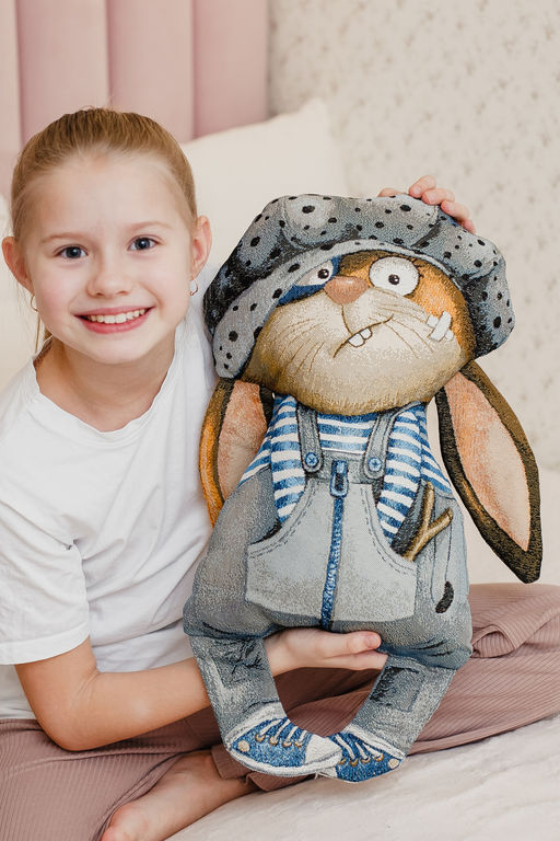 Подушка игрушка Шкодник 30*37