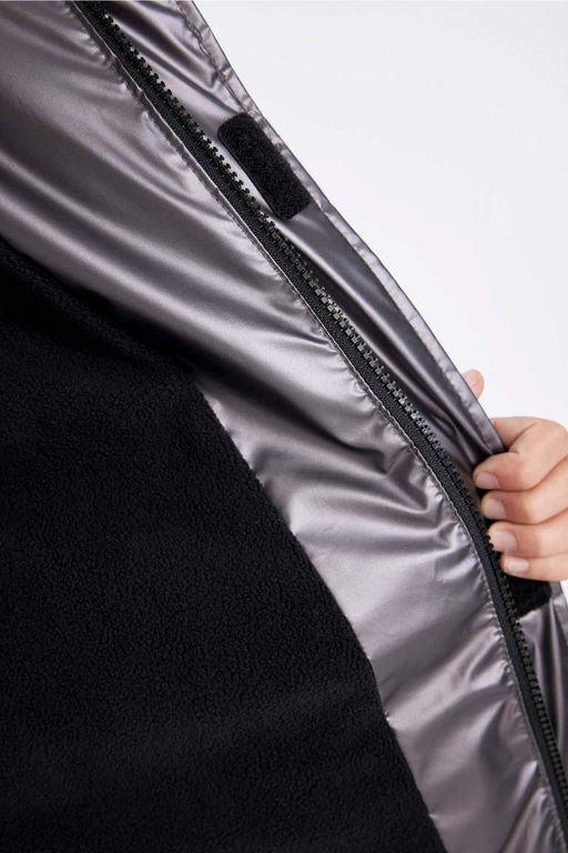 Пуховик с водоотталкивающим капюшоном и флисовой подкладкой для мальчика - Defacto фото 7