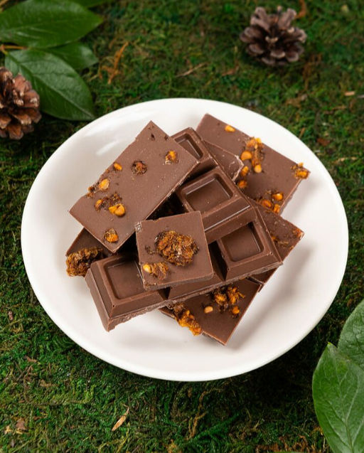 Шоколад молочный с карельской морошкой