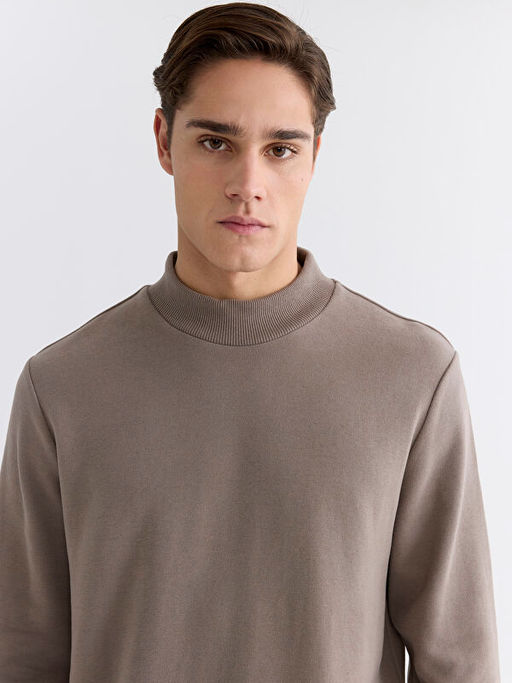 Dik Yaka Erkek Sweatshirt