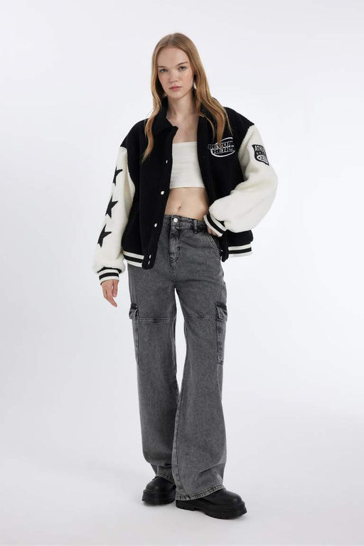 Плюшевая куртка-бомбер с карманами и карманами на кнопках с вышивкой поло большого размера - Defacto фото 5