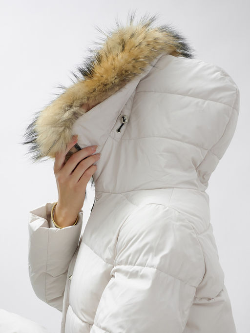 Куртка зимняя Visdeer 3215SB женская светло-бежевая с мехом енота утеплитель 220 г/м²  фото 10