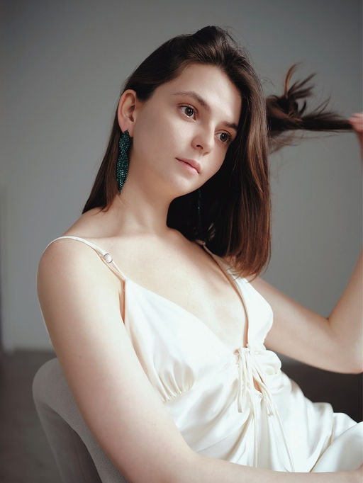 Серьги висячие со стразами Маскарад икс, зелёные, 9 см