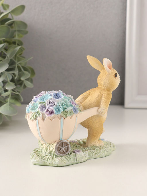 Фигурка полистоун Зайчик с тележкой роз и незабудок, 11?6?10.5 см
