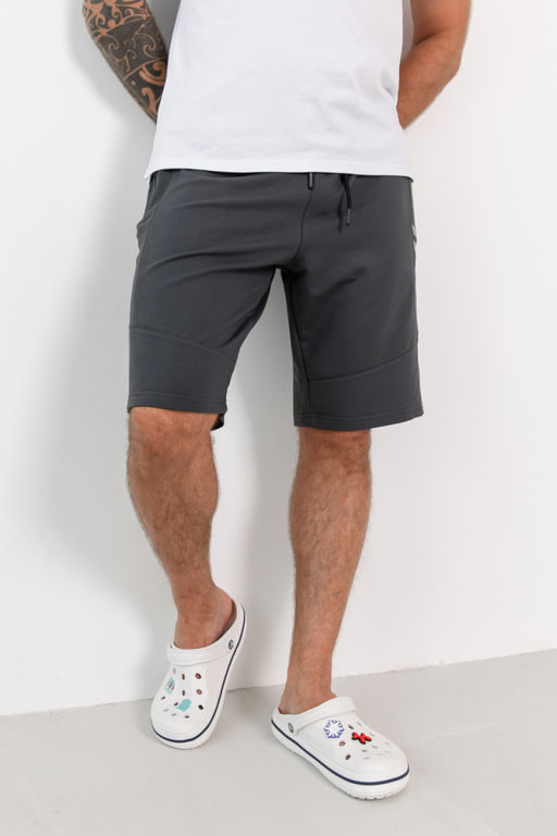 Спортивные шорты