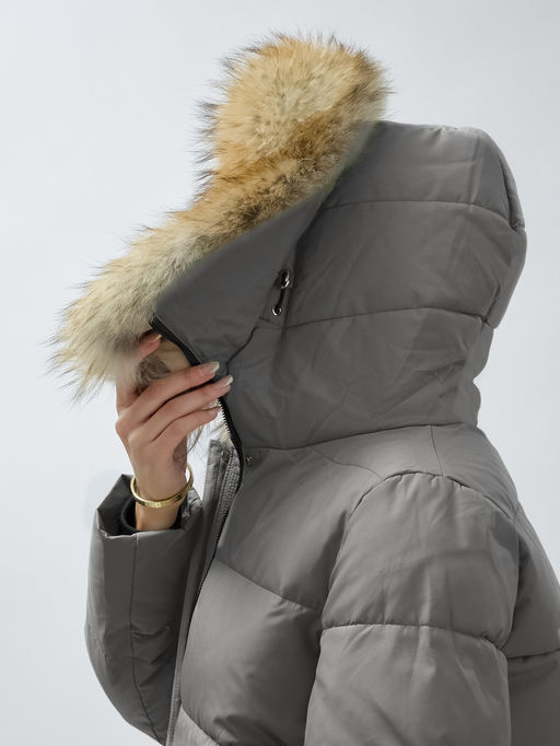 Куртка женская зимняя с мехом енот премиум класса серого цвета 3215Sr - Visdeer фото 18