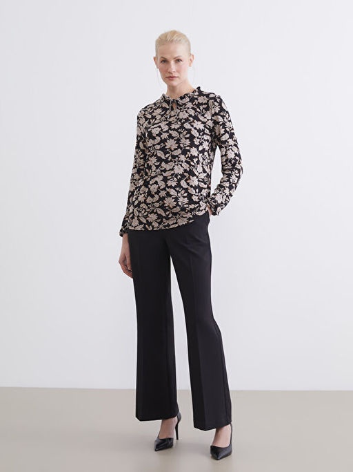 Ba?lamal? Yaka ?i?ekli Bluz