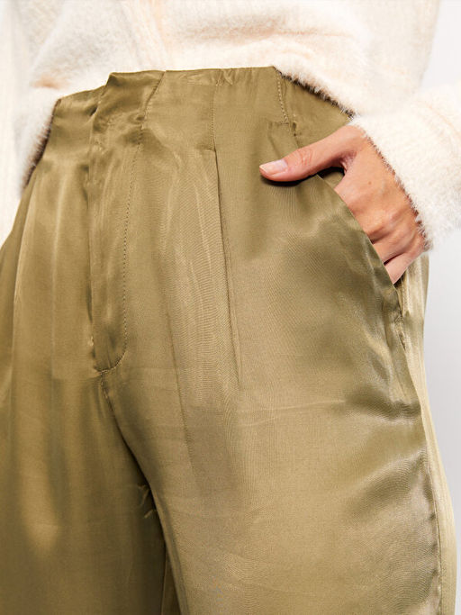 Standart Fit D?z Saten Kad?n Pantolon