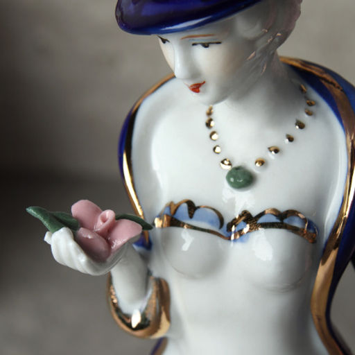 Статуэтка Дама с цветком 20 см / XH-068F /уп 50/ - Галеонтрейд фото 3