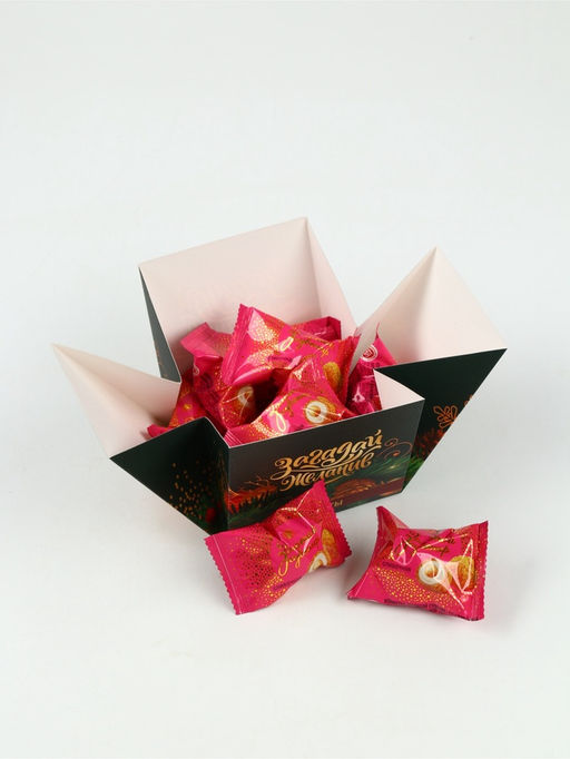 Подарочный набор новогодний С Новым годом: чай (50 г), конфеты (110 г), печенье брауни (120 г)