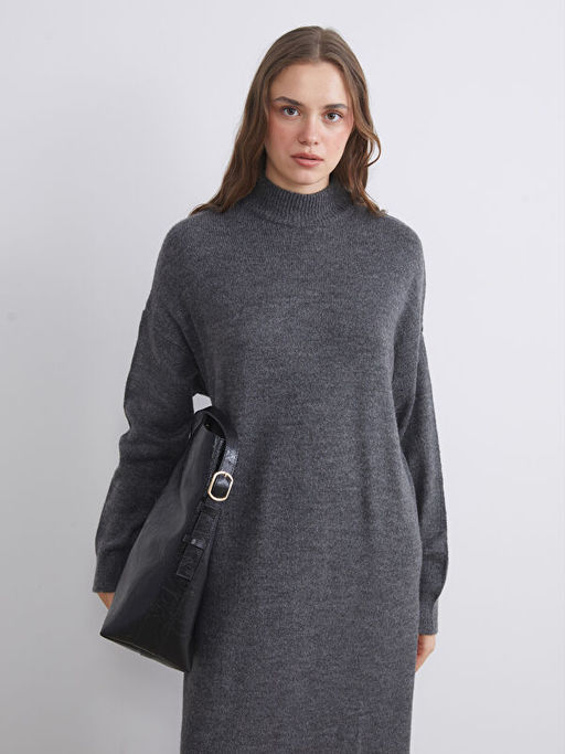 Dik Yaka Triko Elbise