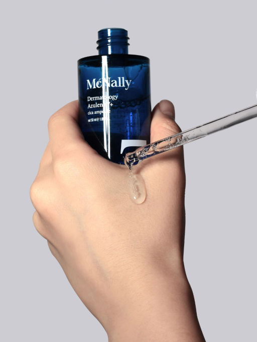 MCNALLY - СЫВОРОТКА ДЛЯ ЛИЦА С АЗУЛЕНОМ И ЭКСТРАКТОМ ЦЕНТЕЛЛЫ DERMATOLOGY AZULENE 7+ CICA AMPOULE, 50 МЛ  фото 10