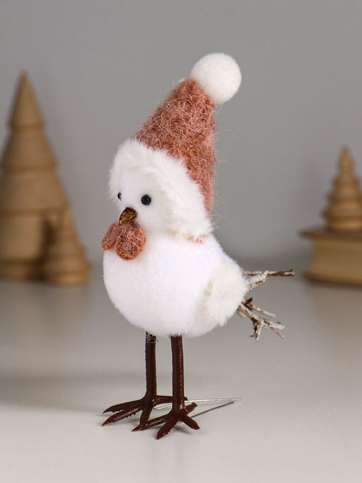 Фигурка «Белая птичка в колпаке и бабочке на веточке ели», 5.3×9.5×14 см