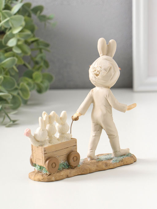 Фигурка полистоун Девочка в комбинезоне с заячьими ушами, везет тележку с зайцами, 13.5 см
