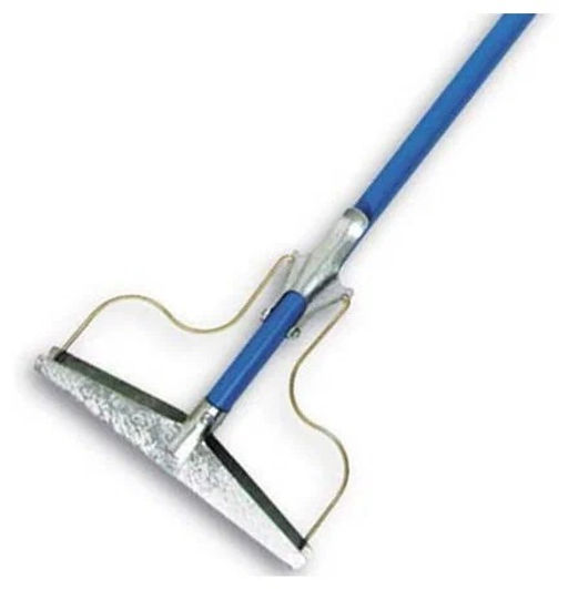 Тряпкодержатель_ЕВРО с дер. ручкой в цветн.пленке (1,20м; 20см) арт. 486 БШК