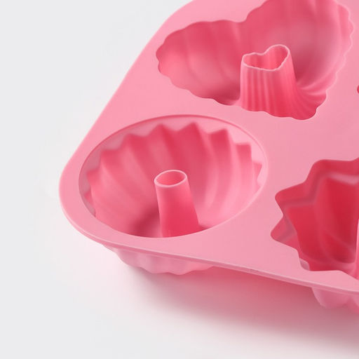 Форма для выпечки Доляна «Немецкий кекс», силикон, 17×17 см, 4 ячейки, розовая