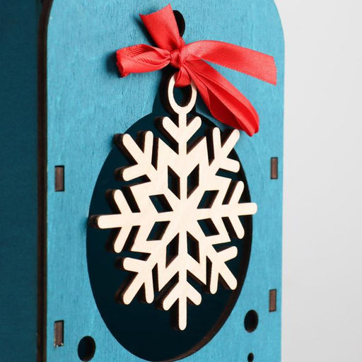 Подарочная коробка деревянная с елочной игрушкой "Звездочка" зеленый кетцаль 12,6х11,8х26 см