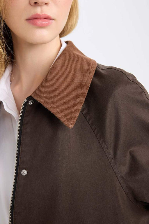 Классический покрой, воротник-поло, карманы на кнопках, вощеная бархатная сезонная тонкая куртка, пальто - Defacto фото 7