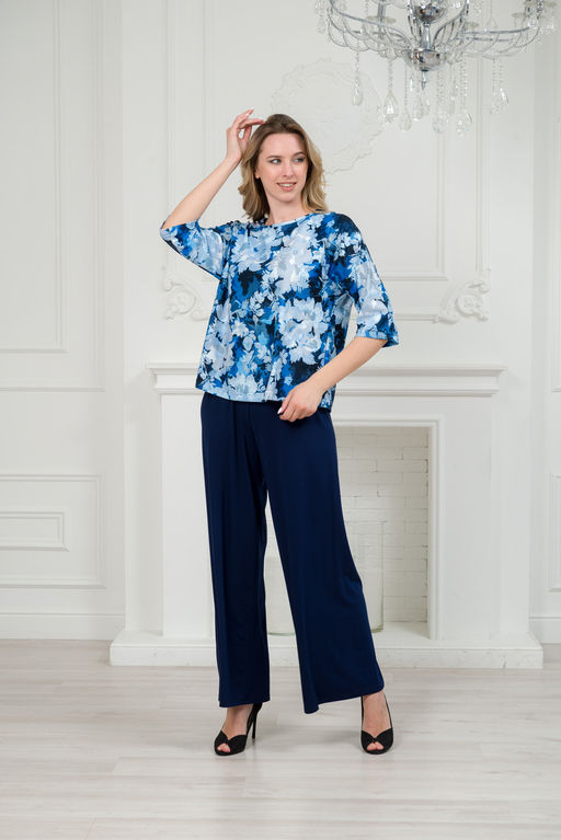 Костюм женский из кофты с рукавом 3/4 и брюк из вискозы Элеонора синие цветы