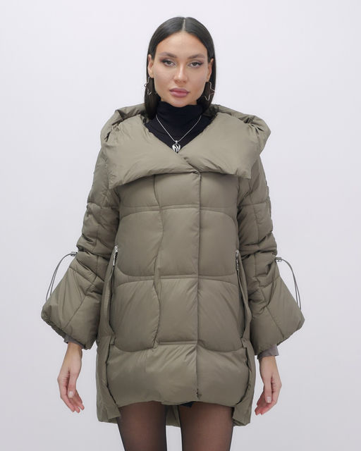 Куртка зимняя женская с большим капюшоном модная коричневого цвета 7739K - Visdeer фото 11