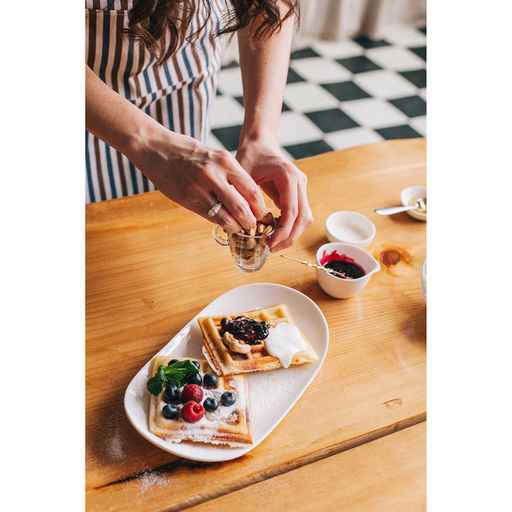 Блюдо фарфоровое овальное Wilmax, 28.5×16.5 см, белое