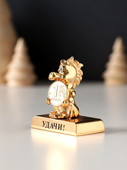Фигурка «Лошадка с монеткой на подставке и с пожеланием: Удачи», 4×2.3×5 см