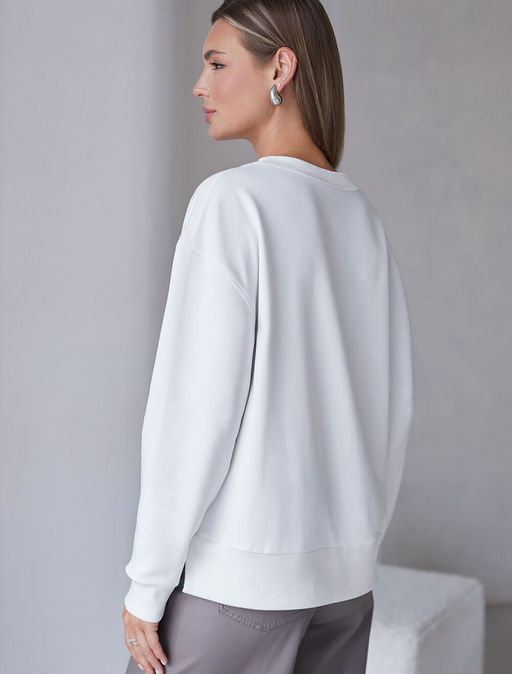 D49.137 Джемпер женский белый_листья