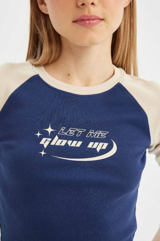 Женская крутая приталенная футболка с длинным рукавом в рубчик с круглым вырезом и принтом - Defacto фото 4