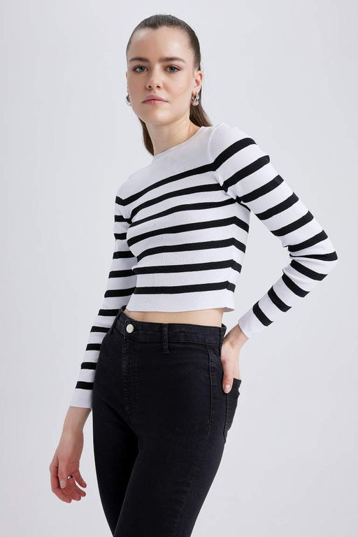 Укороченный свитер в полоску приталенного кроя с круглым вырезом - Defacto фото 4