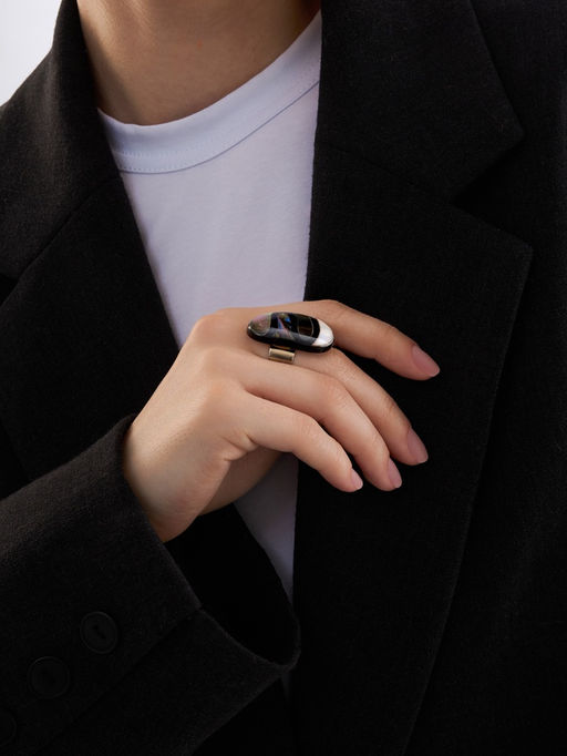 Кольцо Галиотис капля, белое в серебре, безразмерное - Qf фото 4