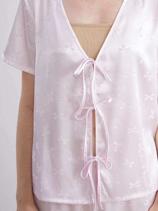 Fiyonk Desenli Saten Kad?n ?ortlu Pijama Tak?m?