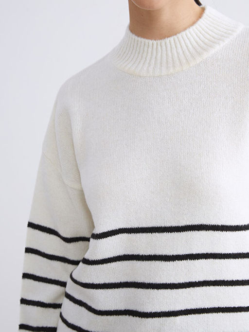 Yar?m Bal?k?? Yaka ?izgili Oversize Kad?n Triko Kazak