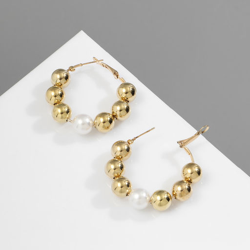 Серьги кольца QF Бусины, соединение, d=4.3 см, белые в золоте  фото 2