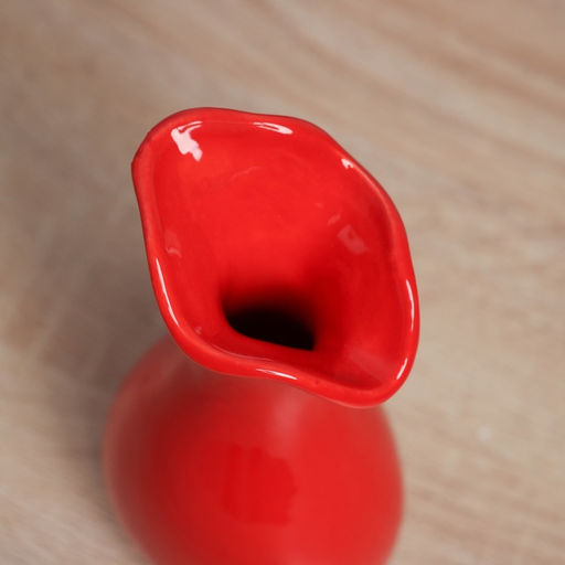 Ваза для цветов «Тьяго», грация, d=7.5×5.5 см, d отверстия 2.5 см, h=16.5 см, керамика, красная