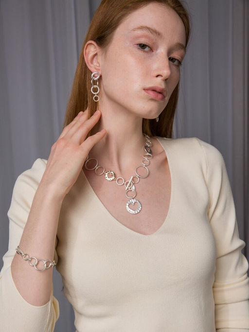 Браслет из матового серебристого металла - Модные истории фото 3