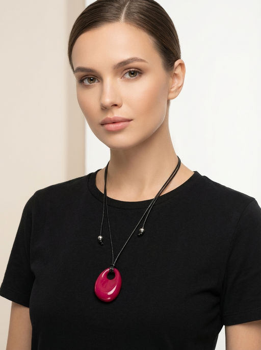 Кулон на шнурке