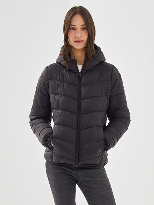 Kap??onlu Kad?n ?i?me Mont