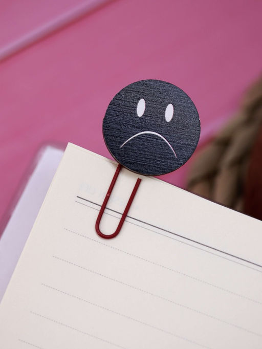 Закладка  скрепка ECO из дерева SAD SMILE