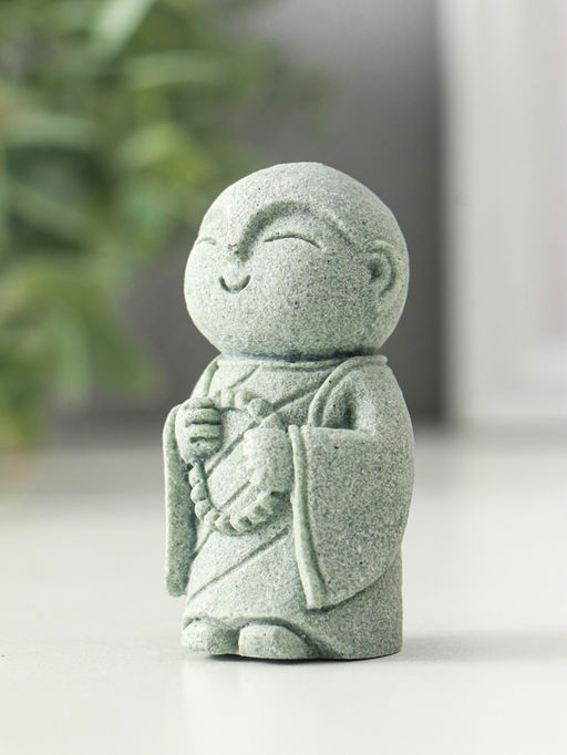 Сувенир песчаник "Маленький монах с чётками" 3х4,2х6,7 см